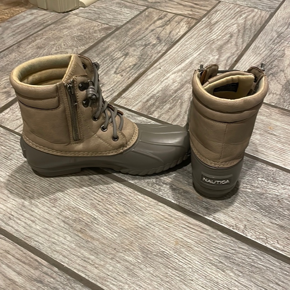Duck boots